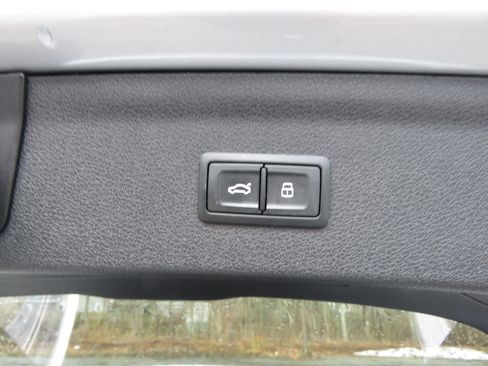 Used 2018 Audi Q3 2.0T Premium w/ Convenience Package image 18