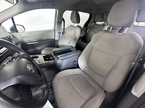 Used 2024 Toyota Sienna LE AWD/4WD image 22