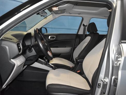 Used 2024 Hyundai Venue SEL image 6