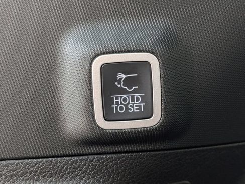 Used 2025 Jeep Grand Cherokee Limited RWD image 17
