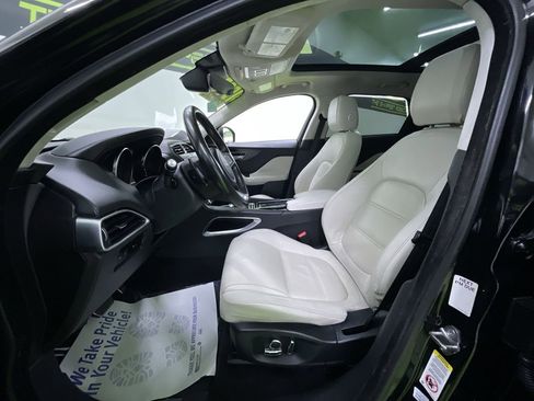 Used 2019 Jaguar F-PACE Prestige image 18