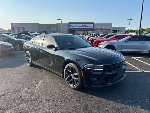 Used 2019 Dodge Charger SXT w/ Blacktop Package RWD image 1