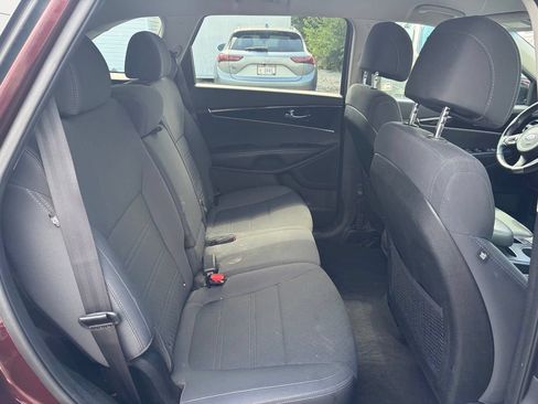 Used 2017 Kia Sorento FWD w/ LX Convenience Package image 12