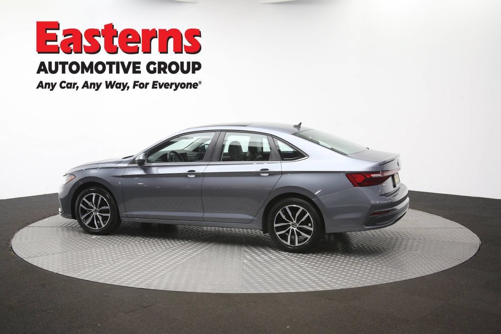 Used 2025 Volkswagen Jetta SE FWD image 60