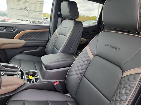 New 2026 GMC Canyon Denali image 14