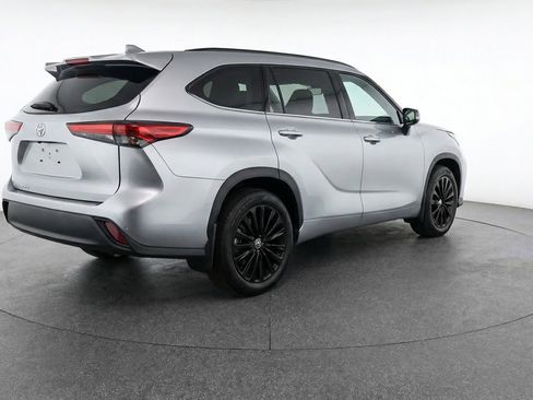 Used 2025 Toyota Highlander XSE image 9