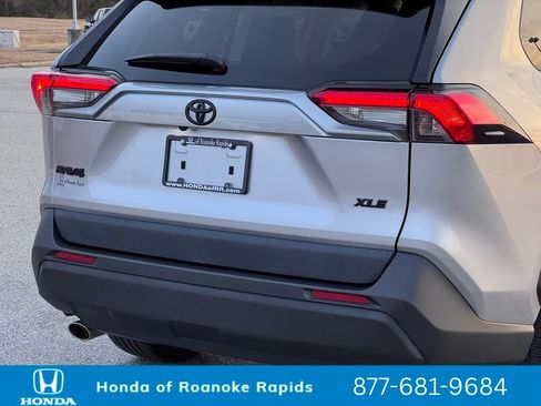 Used 2023 Toyota RAV4 XLE Premium image 39