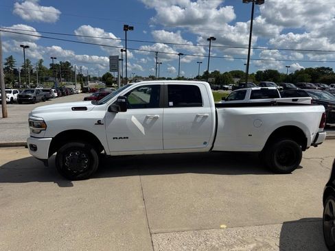 Used 2024 RAM 3500 Big Horn w/ Night Edition AWD/4WD image 9