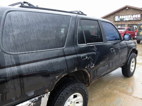 Used 2000 Toyota 4Runner SR5 image 9