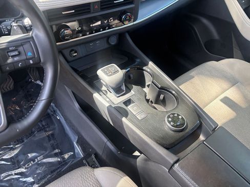 Used 2025 Nissan Rogue SV AWD/4WD image 43