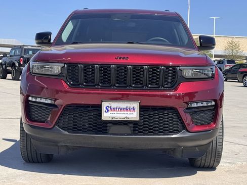 Used 2023 Jeep Grand Cherokee Limited w/ Black Appearance Package AWD/4WD image 8