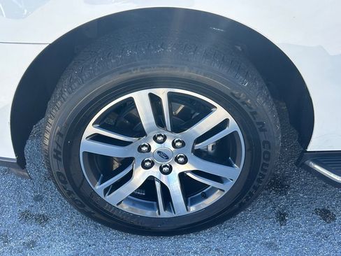 Used 2022 Ford Expedition XLT image 19