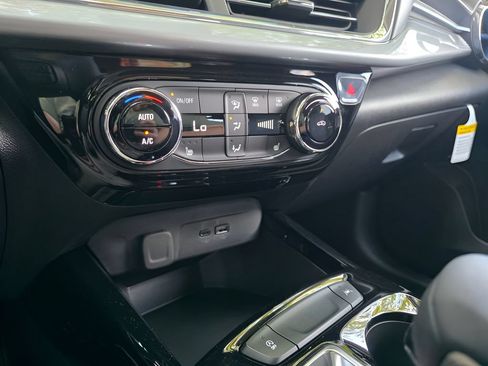 New 2026 Chevrolet Trax LT w/ LT Convenience Package FWD image 22