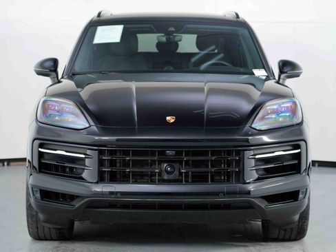 Used 2024 Porsche Cayenne w/ Premium Package image 50