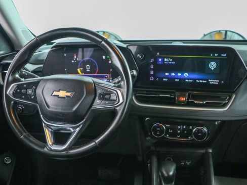 Used 2025 Chevrolet TrailBlazer LT w/ Convenience Package FWD image 17