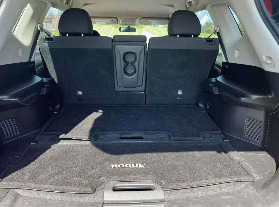 Used 2016 Nissan Rogue SV AWD/4WD image 16