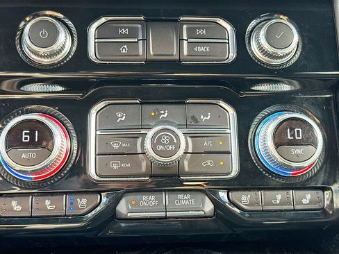 Used 2024 GMC Yukon XL Denali RWD image 17