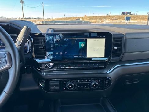 Used 2024 Chevrolet Silverado 2500 ZR2 w/ Technology Package image 18