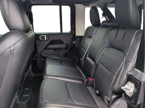 Used 2022 Jeep Wrangler Unlimited Sahara w/ Cold Weather Group AWD/4WD image 24