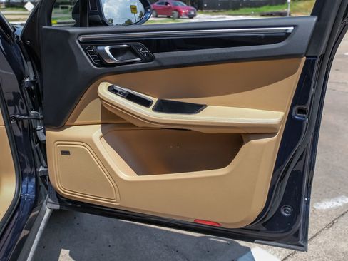 Used 2018 Porsche Macan image 44