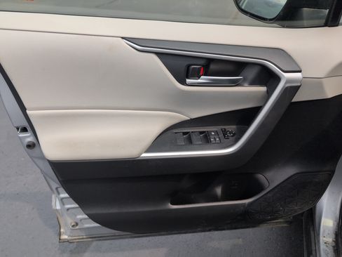 Used 2020 Toyota RAV4 XLE w/ Convenience Package AWD/4WD image 13