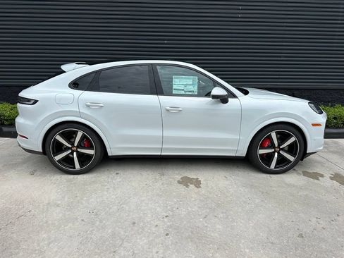 Used 2026 Porsche Cayenne S AWD/4WD image 11
