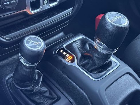 Used 2023 Jeep Gladiator Sport image 34