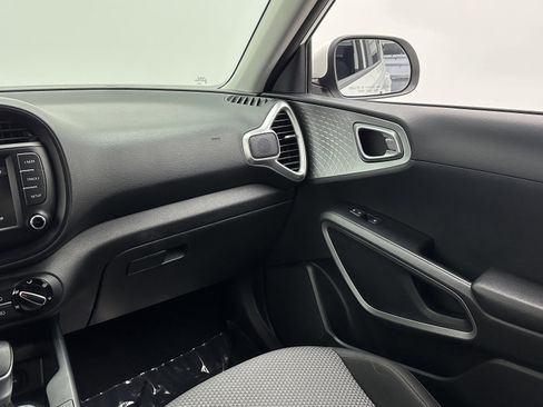 Used 2023 Kia Soul LX w/ LX Technology Package image 25