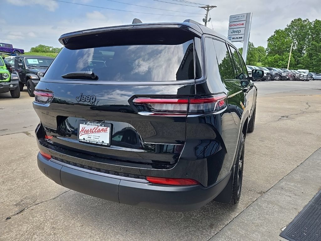 New 2026 Jeep Grand Cherokee L Limited w/ Limited Altitude Package AWD/4WD image 10