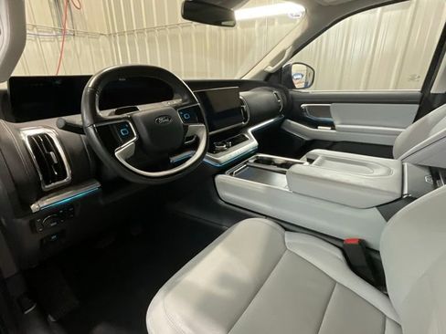 Used 2025 Ford Expedition Platinum w/ Platinum Ultimate Package AWD/4WD image 9