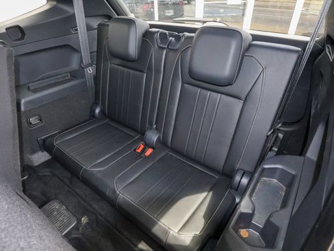 Used 2024 Volkswagen Tiguan SE R-Line FWD image 17