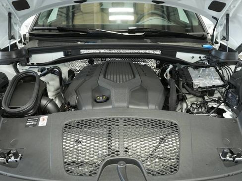 New 2025 Porsche Macan image 30