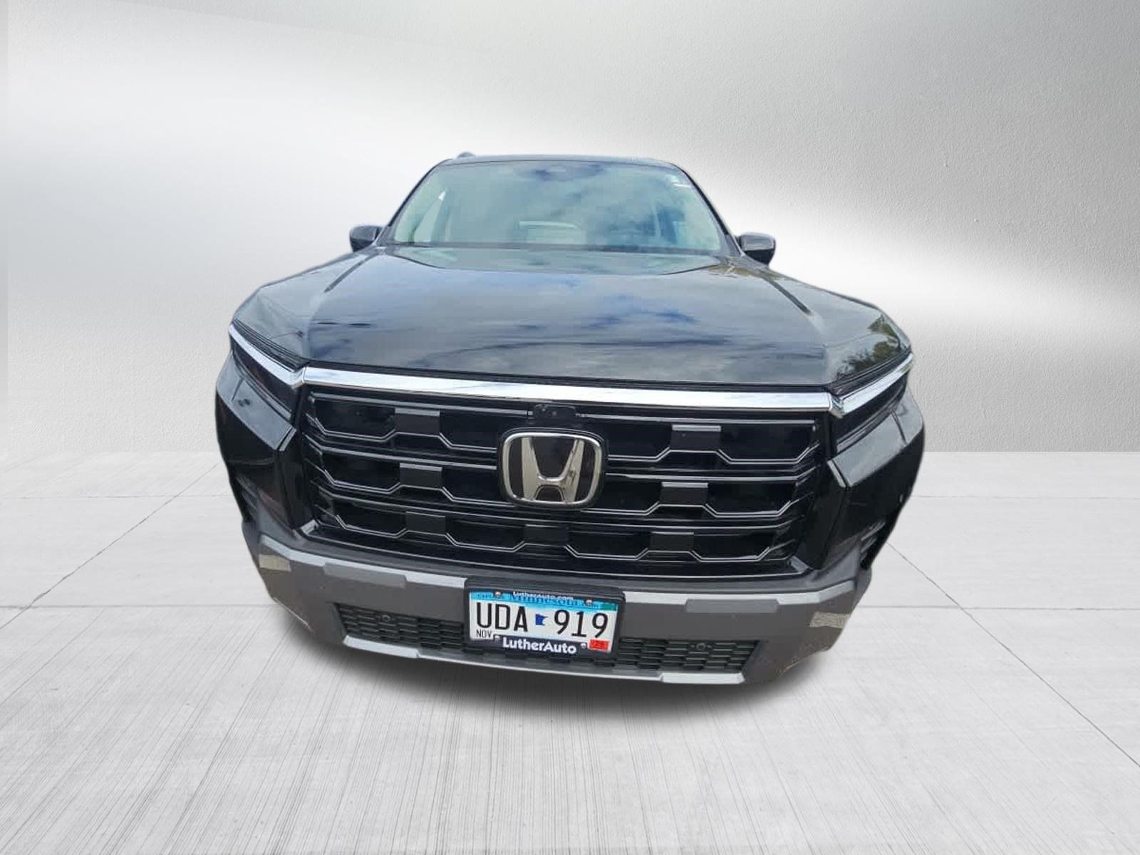 Used 2026 Honda Pilot Touring image 2
