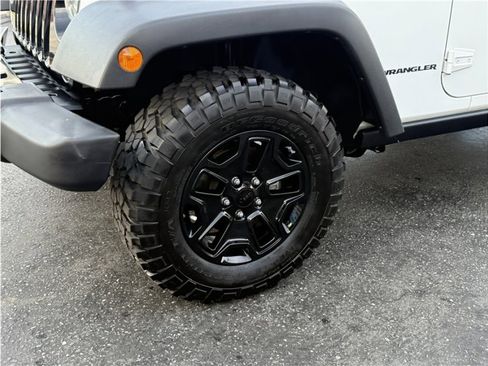 Used 2017 Jeep Wrangler Sport image 12