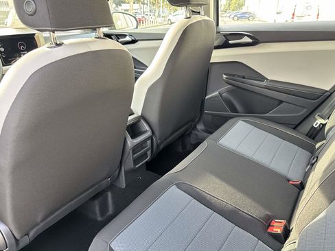 New 2026 Volkswagen Taos S image 10