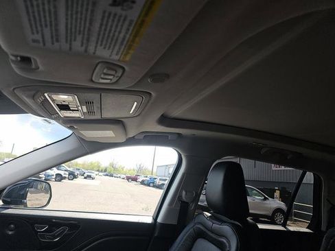 Used 2025 Lincoln Aviator Reserve AWD/4WD image 3