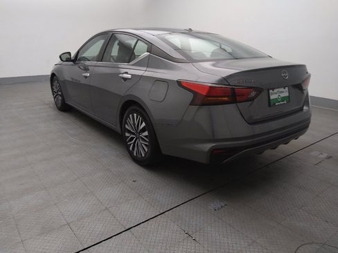 Used 2024 Nissan Altima 2.5 SV image 5