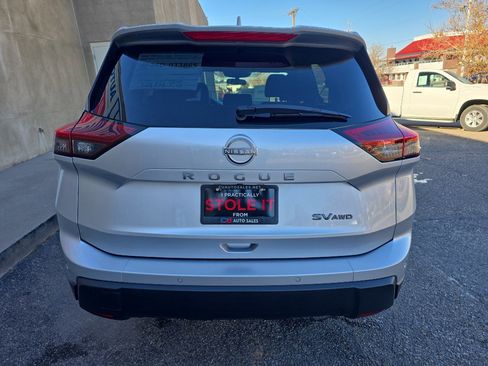 Used 2024 Nissan Rogue SV image 6