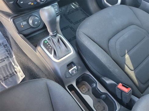 Used 2020 Jeep Renegade Latitude w/ Cold Weather Group image 27