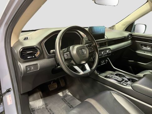 Used 2025 Honda Pilot Touring image 9