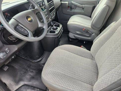 Used 2025 Chevrolet Express 3500 w/ Power Convenience Package image 4