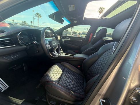 Used 2023 Genesis G70 3.3T w/ Sport Prestige Package image 7