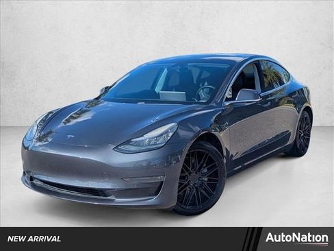 Used 2018 Tesla Model 3 Mid Range image 1