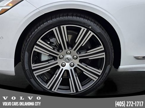 Used 2025 Volvo S90 B6 Plus image 30