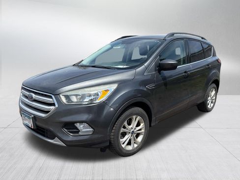 Used 2018 Ford Escape SE w/ SE Sync 3 Package AWD/4WD image 3