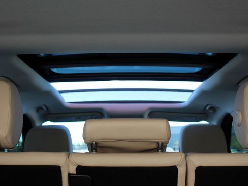 Used 2018 Jaguar F-PACE Prestige image 22