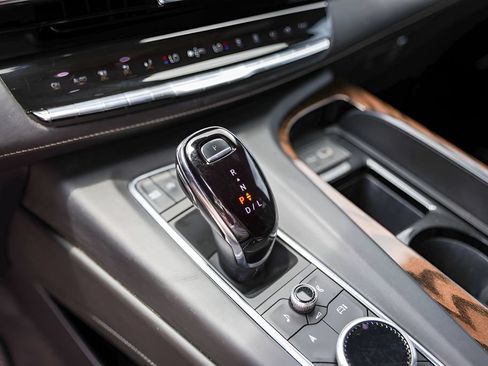 Used 2023 Cadillac Escalade Sport Platinum AWD/4WD image 19