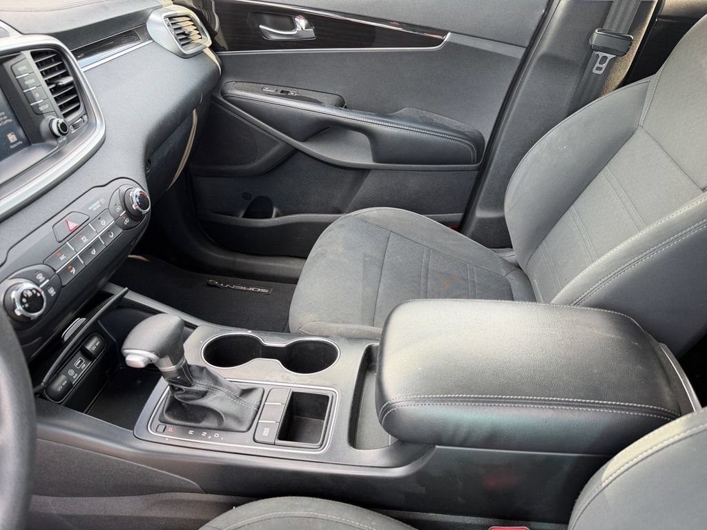 Used 2020 Kia Sorento FWD V6 image 12