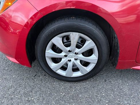 Used 2021 Toyota Corolla LE image 17
