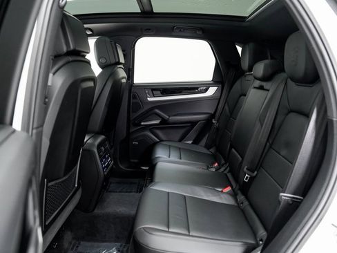 Used 2025 Porsche Cayenne image 25